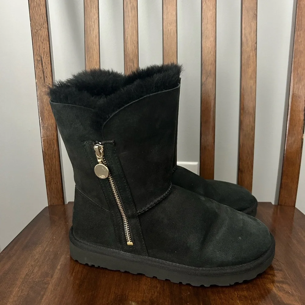 UGG Bailey Zip Mid-Calf Boots Flat Black Twinface Sheepskin Real Fur US Size 6‎